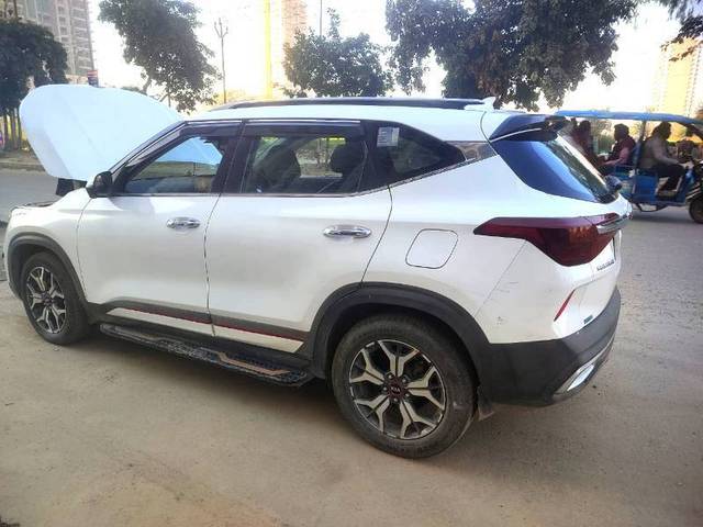 https://images10.gaadi.com/usedcar_image/4337554/original/1f769934cb1cc0da7adf79a9680c0bae.jpg?imwidth=6402