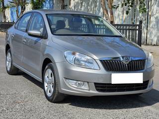 Skoda Rapid 2014-2016 Skoda Rapid 1.6 MPI Ambition