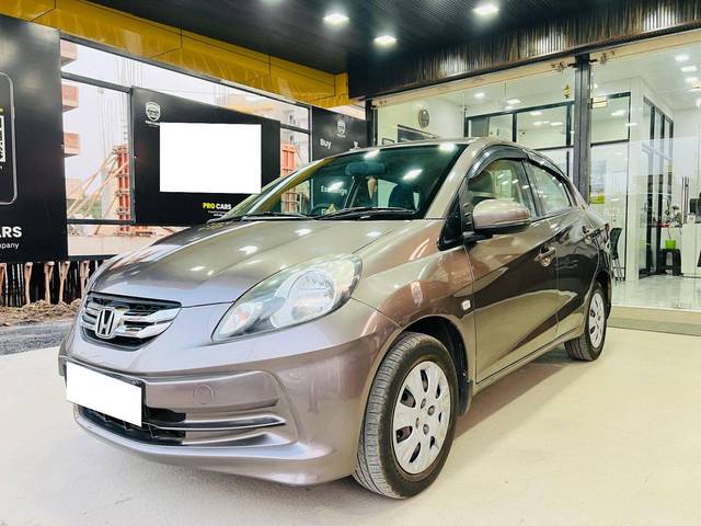 https://images10.gaadi.com/usedcar_image/4337654/original/processed_5b87910c5f7f3d5f2a4771faf19c8256.jpg?imwidth=6400