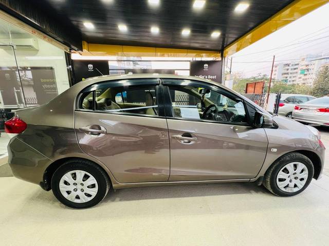 https://images10.gaadi.com/usedcar_image/4337654/original/processed_84d5e27603f01ab039255806a2eff4b4.jpg?imwidth=6402