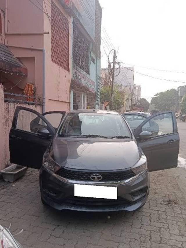 https://images10.gaadi.com/usedcar_image/4337684/original/processed_091ed238-b8b3-42cc-9369-8906c239d13a.jpg?imwidth=6401