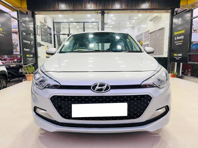 https://images10.gaadi.com/usedcar_image/4337745/original/processed_7040725fff8c47ab58d3f62579250b68.jpg?imwidth=6402