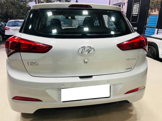 https://images10.gaadi.com/usedcar_image/4337745/original/processed_9291489cc0f0dcc29836214823220ab5.jpg?imwidth=6402