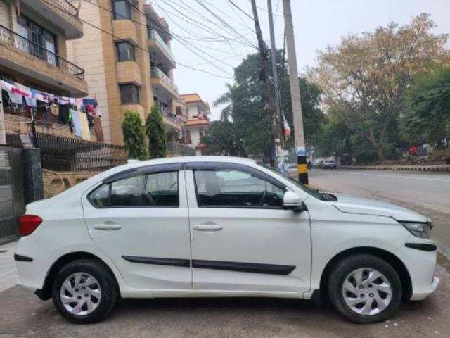 https://images10.gaadi.com/usedcar_image/4337760/original/f0401c82e7d96628444cbebb76f97f3f.jpeg?imwidth=6401