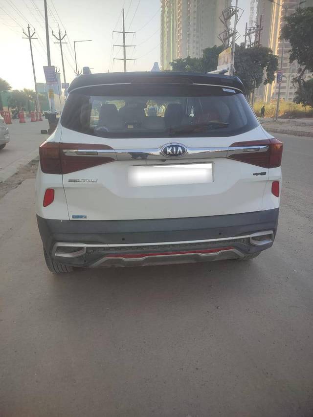 https://images10.gaadi.com/usedcar_image/4337819/original/processed_95227522-8b72-43d4-9b93-6e1d12540ff3.jpg?imwidth=6401