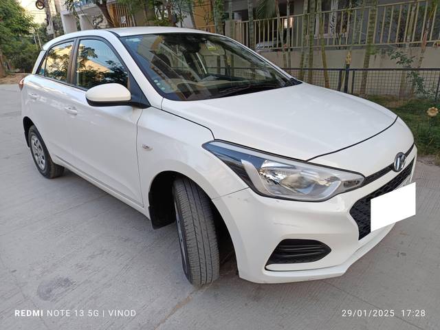 https://images10.gaadi.com/usedcar_image/4337846/original/processed_7015ad12685cc76bbdb894df50152616.jpg?imwidth=6401