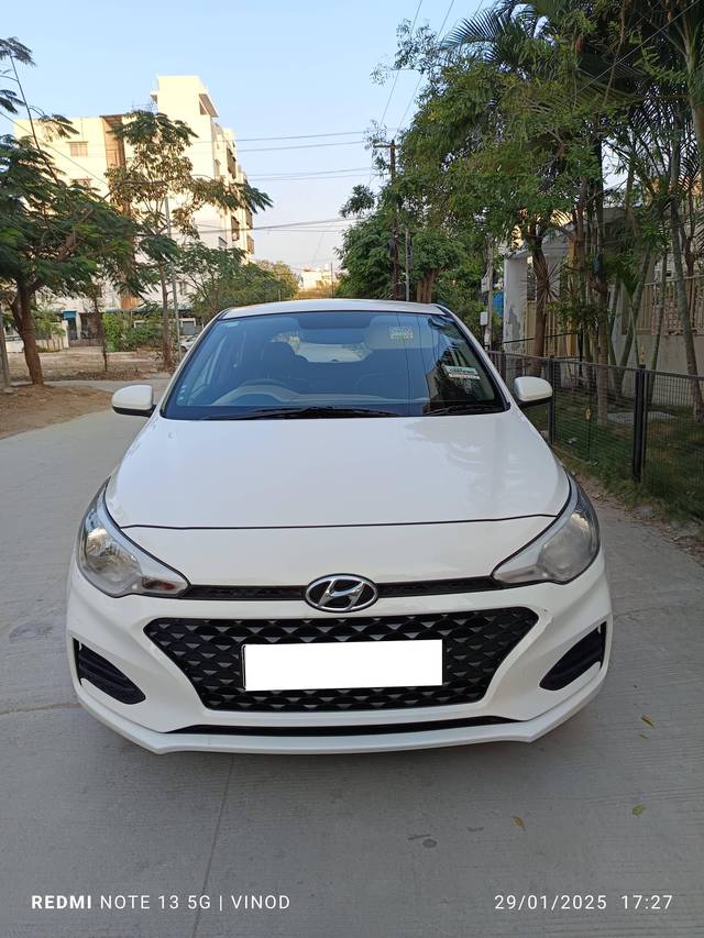 https://images10.gaadi.com/usedcar_image/4337846/original/processed_c2ea55ff4aba9c31c37c6c7e333bbb7f.jpg?imwidth=6400