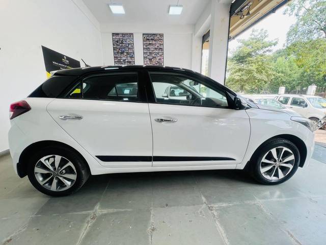 https://images10.gaadi.com/usedcar_image/4337889/original/processed_cdab23390ecbaac2b608a43f9604e966.jpg?imwidth=6401