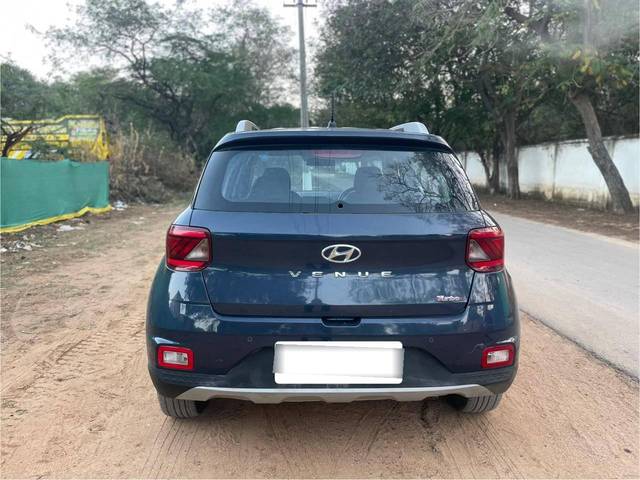 https://images10.gaadi.com/usedcar_image/4338010/original/processed_c28d51e208022251f3de133ccd79790d.jpg?imwidth=6402