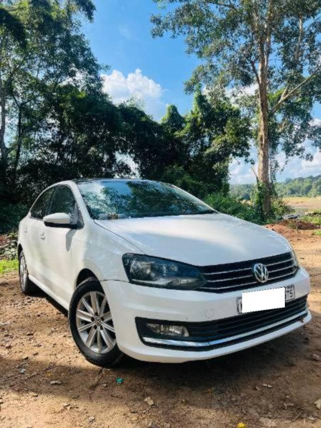 https://images10.gaadi.com/usedcar_image/4338047/original/processed_631b51f7-bc82-4992-9439-bb1d06355110.jpg?imwidth=6400