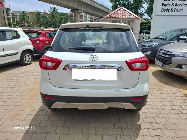 https://images10.gaadi.com/usedcar_image/4338099/original/processed_f48e00468c69376c3f4da906eadcf9eb.jpeg?imwidth=6402