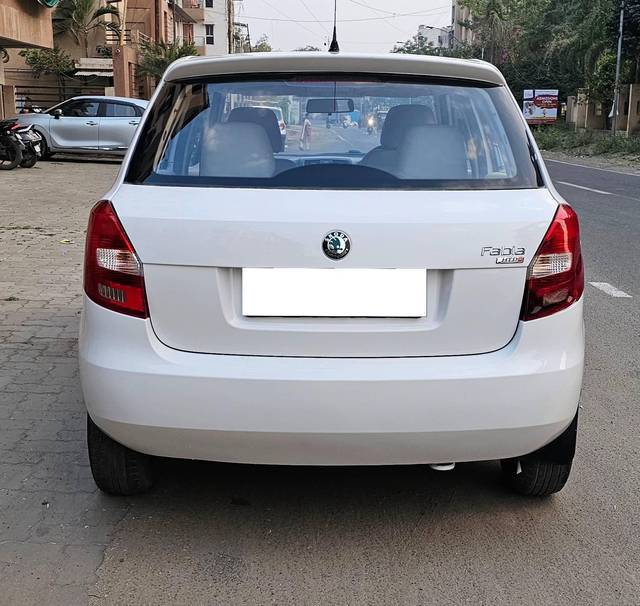 https://images10.gaadi.com/usedcar_image/4338105/original/processed_6eabeed8b5dfe6d84baf38f2a3827116.jpg?imwidth=6401