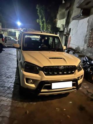 Mahindra Scorpio 2014-2022 Mahindra Scorpio S11