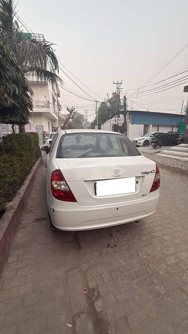 https://images10.gaadi.com/usedcar_image/4338153/original/processed_a728f708d24cfefc9d5bd33336370aa0.jpg?imwidth=6402