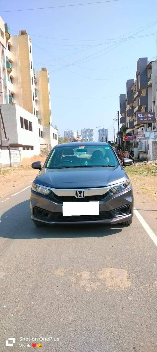 https://images10.gaadi.com/usedcar_image/4338165/original/processed_c1c1e00cc5469179e02078c9f4e3953d.jpg?imwidth=6400