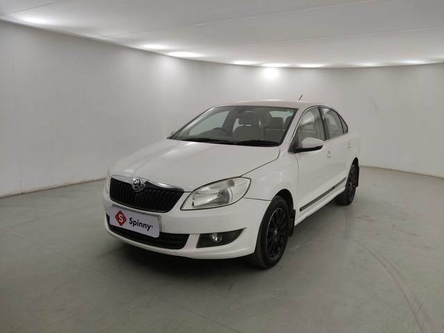 https://images10.gaadi.com/usedcar_image/4339037/original/88361080dca5442c013fca2218789e98.jpg?imwidth=6400