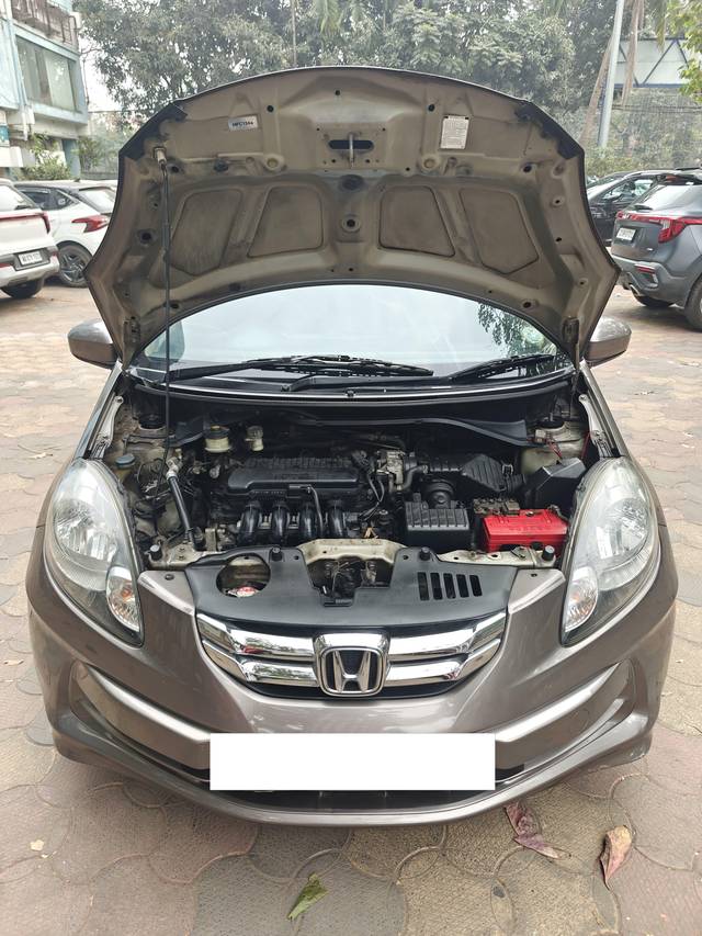 https://images10.gaadi.com/usedcar_image/4340512/original/processed_b76fe1c0bedcaf7ae2d0da10c3580b16.jpg?imwidth=6401