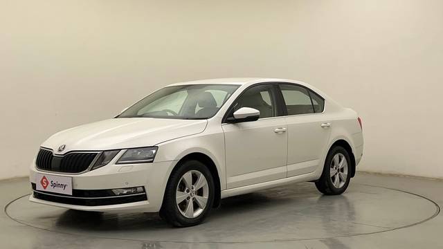 https://images10.gaadi.com/usedcar_image/4340546/original/df1db2b5cb59ea6215117fdd67a6d594.JPG?imwidth=6400