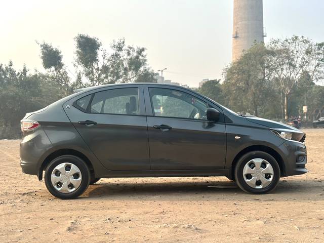 https://images10.gaadi.com/usedcar_image/4340814/original/79f30fb194686f3cc2be5e5bb32b9df0.jpeg?imwidth=6401