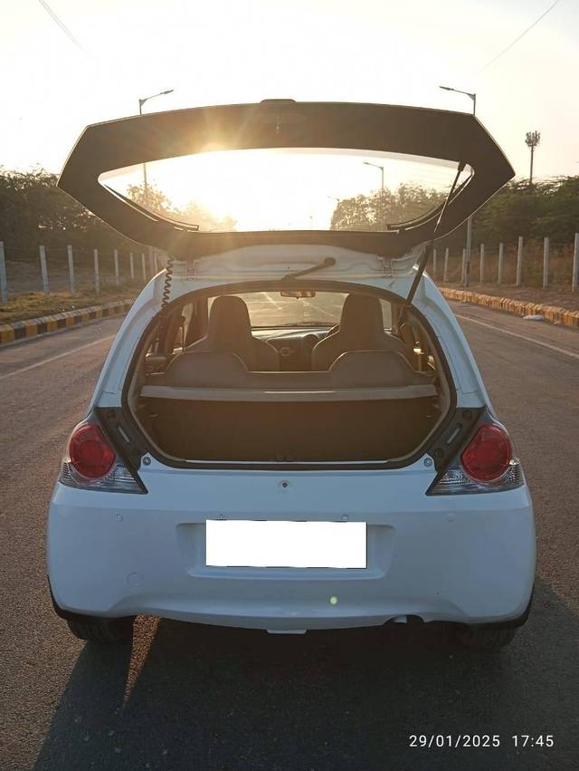 https://images10.gaadi.com/usedcar_image/4341109/original/processed_a2089a4cba7f4d73466bad990d5ec91d.jpg?imwidth=6401