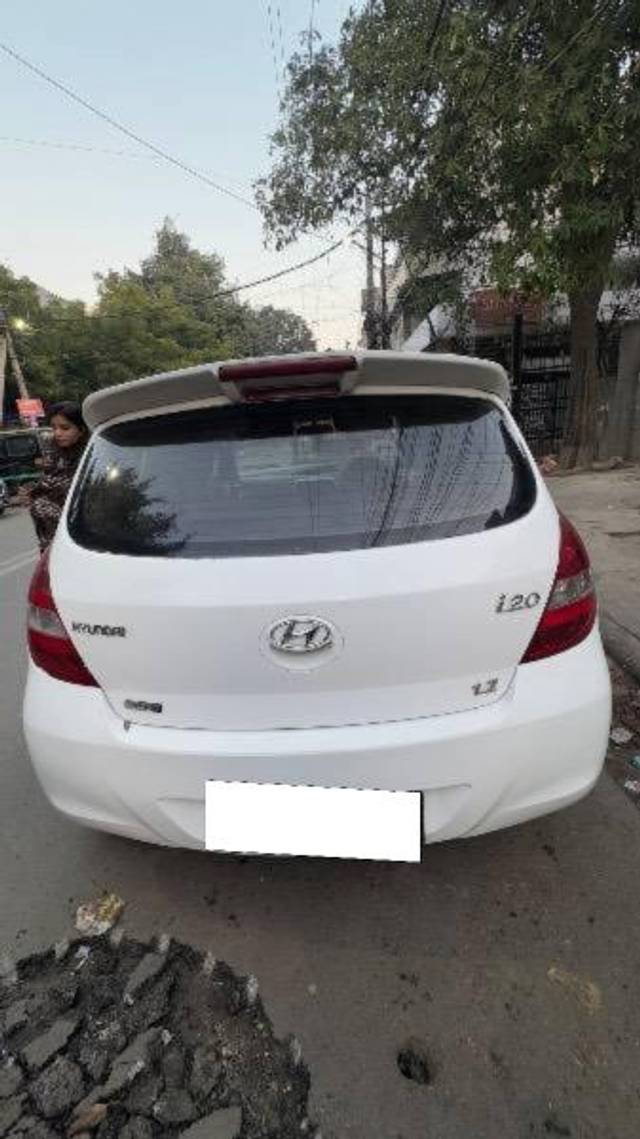 https://images10.gaadi.com/usedcar_image/4343232/original/processed_686af9a5-86a3-4d2e-bb58-7f09265f9bd1.jpeg?imwidth=6402