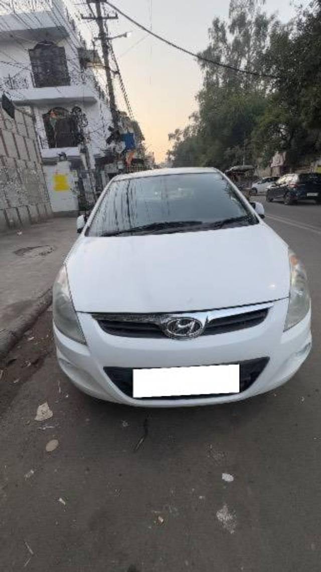 https://images10.gaadi.com/usedcar_image/4343232/original/processed_fe2f8f92-bd76-43fd-a7f2-6e864f1fe95a.jpeg?imwidth=6400