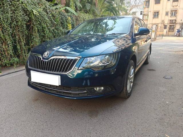 https://images10.gaadi.com/usedcar_image/4343294/original/processed_2747774e5778f7ba45fe4216adfce45f.jpeg?imwidth=6402