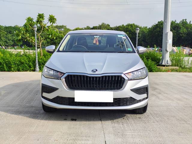 https://images10.gaadi.com/usedcar_image/4343427/original/processed_ee99c882150b77dd560fc994828abb08.jpg?imwidth=6402