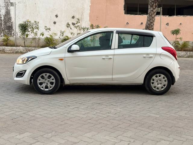 https://images10.gaadi.com/usedcar_image/4343437/original/95c9eea4e9d494c385cfe1770edb088d.jpg?imwidth=6402