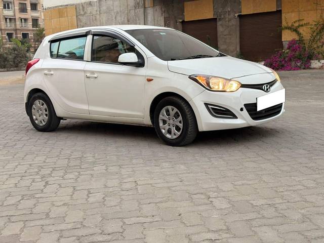 https://images10.gaadi.com/usedcar_image/4343437/original/processed_d170f1e93590675f2c0a694525a84512.jpg?imwidth=6400