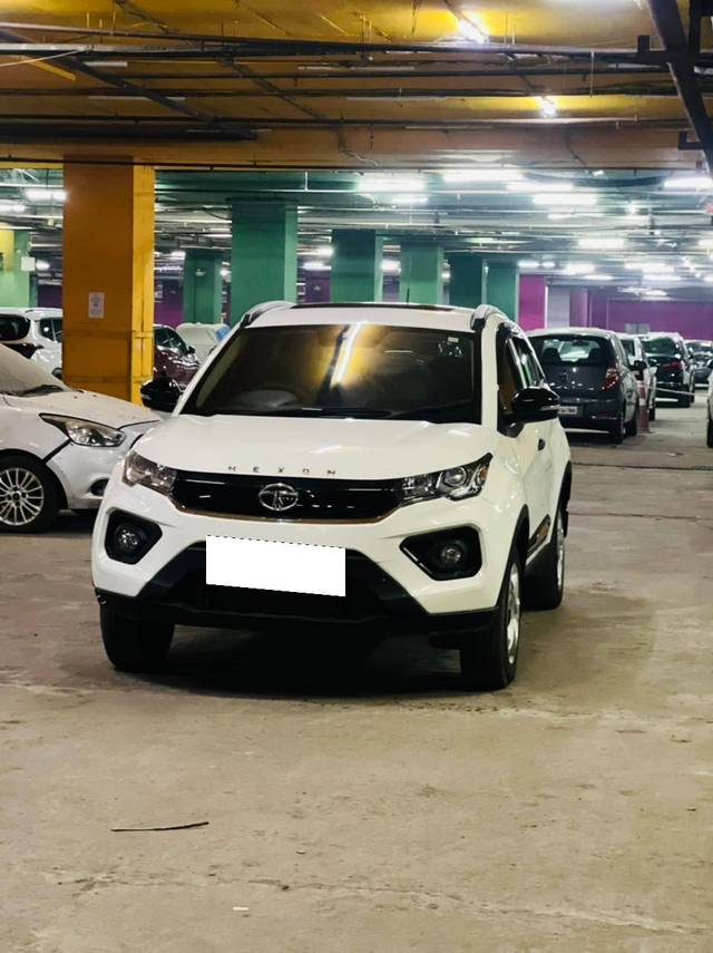 https://images10.gaadi.com/usedcar_image/4343467/original/processed_e4c14cb258a0fdd77904b11d1be8672b.jpg?imwidth=6402