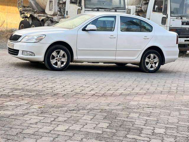 https://images10.gaadi.com/usedcar_image/4343479/original/processed_35de2ec00aef5c84168b83e67a32eb47.jpg?imwidth=6400