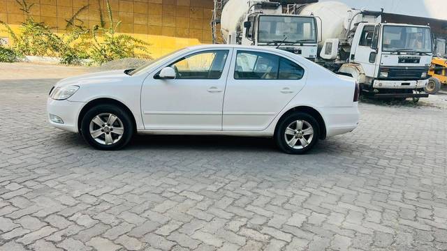 https://images10.gaadi.com/usedcar_image/4343479/original/processed_82318a56a1bcdea7073ebb59d3c89d8d.jpg?imwidth=6401