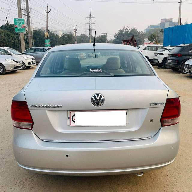 https://images10.gaadi.com/usedcar_image/4343522/original/processed_a335b374bdfd63ba6a6ed82523c1b2f7.jpg?imwidth=6401