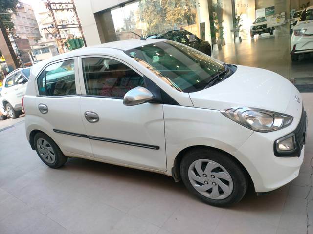 https://images10.gaadi.com/usedcar_image/4343549/original/processed_cf64f62d86d34ae6beba8608dd8f4727.jpg?imwidth=6400