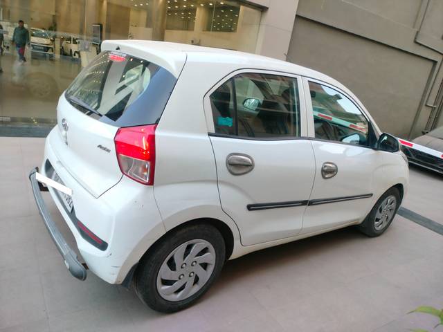 https://images10.gaadi.com/usedcar_image/4343549/original/processed_e6bf7fc97ecd86b5714801de4d49e8f1.jpg?imwidth=6401