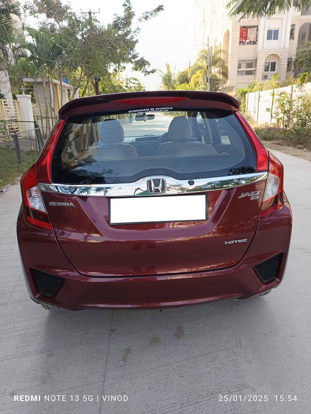 https://images10.gaadi.com/usedcar_image/4343648/original/processed_db35206153a4bcb70636e1900c9edef5.jpg?imwidth=6402