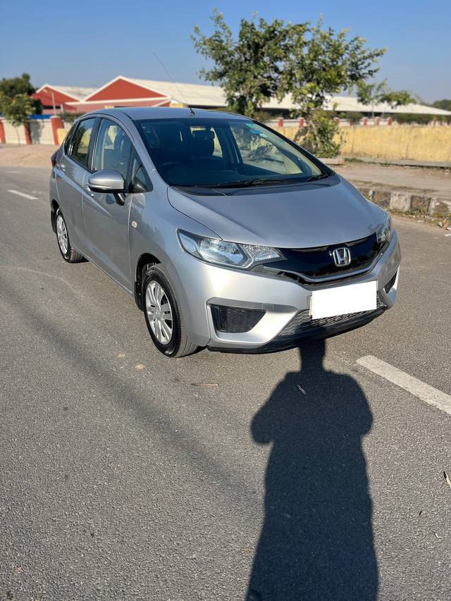 https://images10.gaadi.com/usedcar_image/4343705/original/processed_b0ef26d9ea023a5d4313a0308417be84.jpg?imwidth=6400