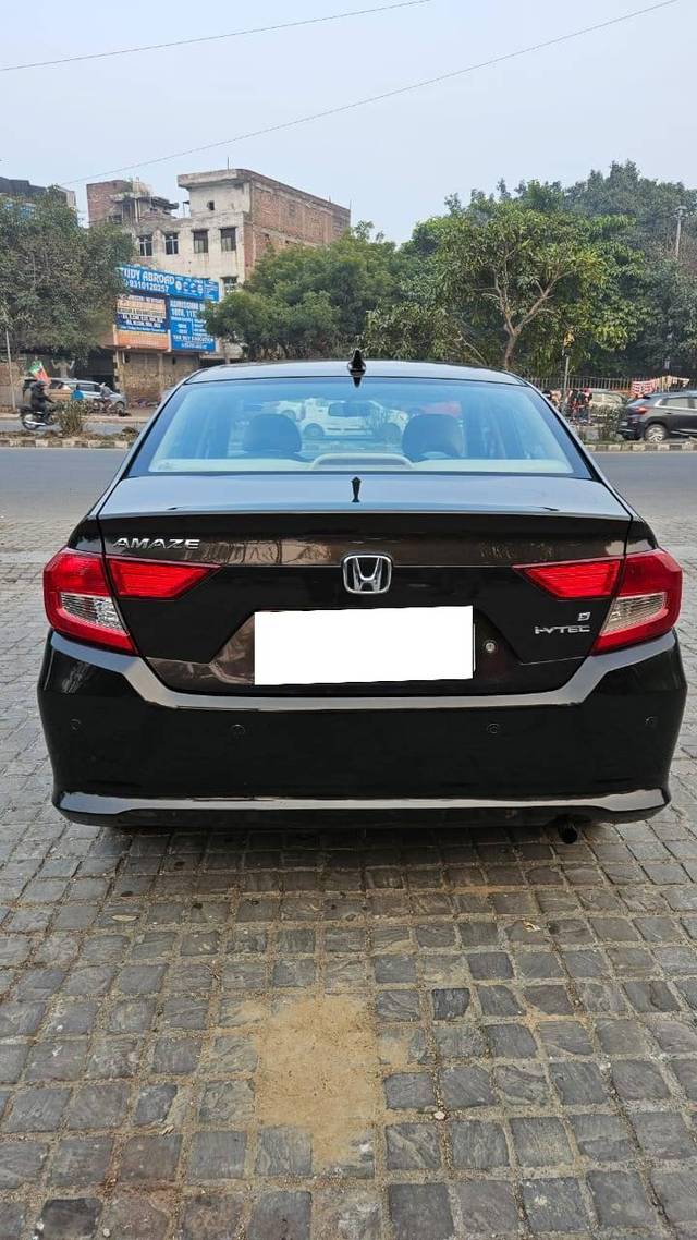 https://images10.gaadi.com/usedcar_image/4343710/original/processed_0742863e86087a946299b99fbfd2cb11.jpg?imwidth=6402