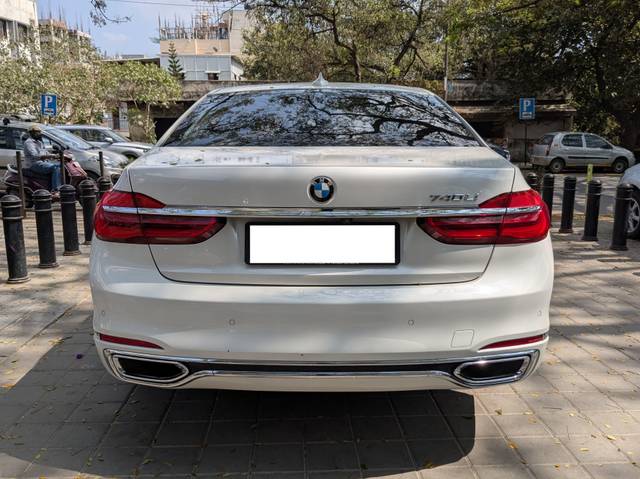 https://images10.gaadi.com/usedcar_image/4343789/original/processed_f0aa5f57521ab48a106fa7ec099bac0b.jpg?imwidth=6401