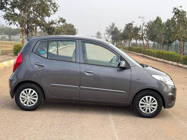 https://images10.gaadi.com/usedcar_image/4343792/original/processed_8c162df62c4174e05576a709f8ea4caa.jpg?imwidth=6401