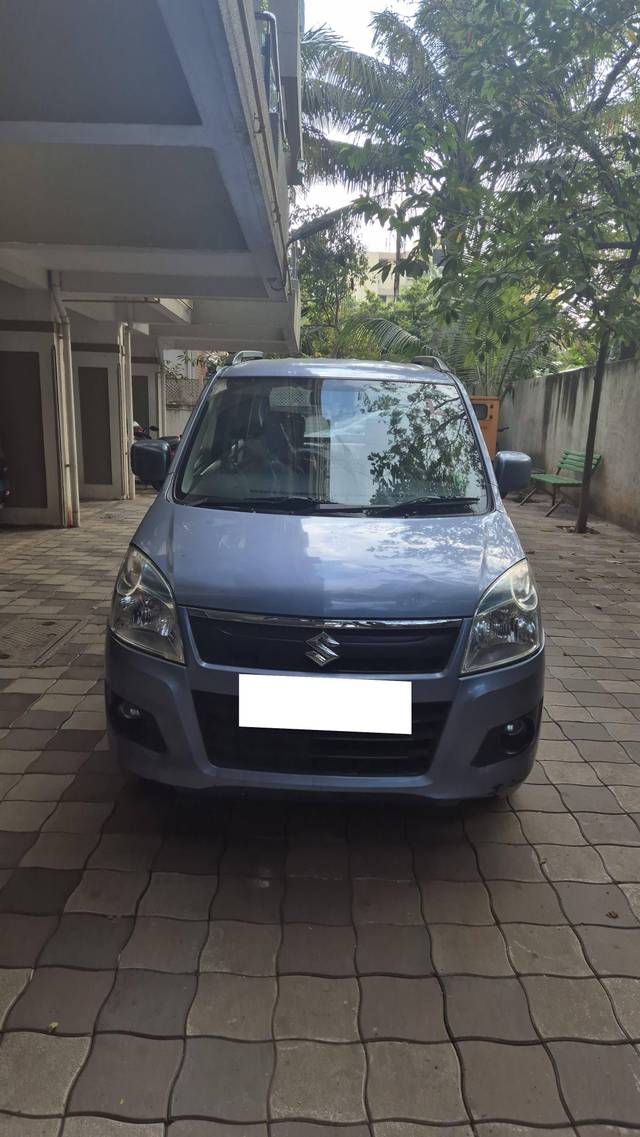 https://images10.gaadi.com/usedcar_image/4343841/original/0b18dc4c66f2b25aa42e4f9c2590ca8c.jpg?imwidth=6402