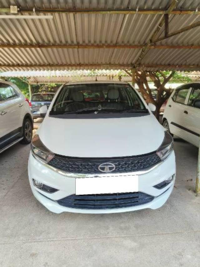 https://images10.gaadi.com/usedcar_image/4343900/original/processed_3f0c0dea-eeff-49e9-ad65-4e347fe72455.jpg?imwidth=6400