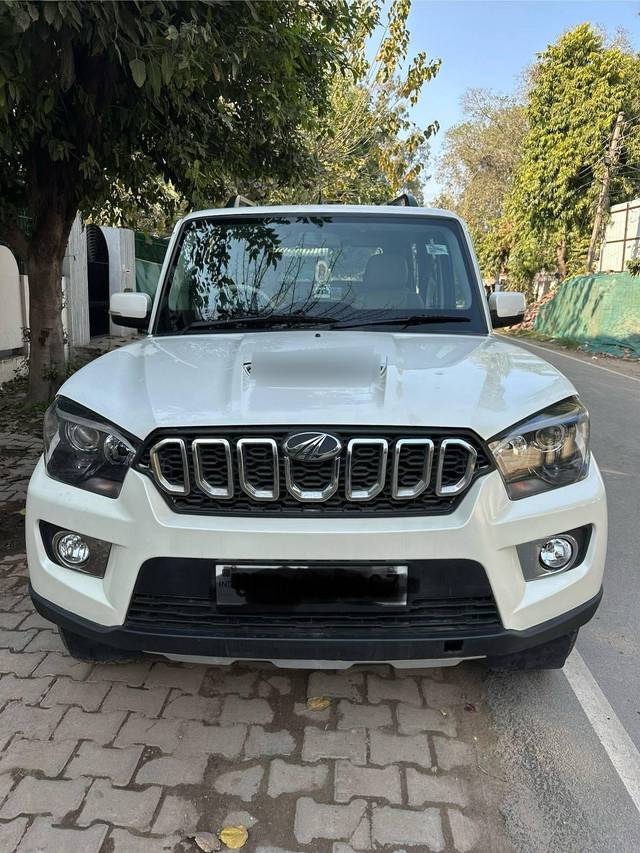 https://images10.gaadi.com/usedcar_image/4343938/original/processed_a5c2425fafe12977f8da0fdd6feef43b.jpg?imwidth=6400