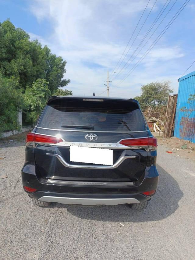 https://images10.gaadi.com/usedcar_image/4343941/original/processed_fb6a87ce0fc052340f11e6f49057ebd4.jpg?imwidth=6402