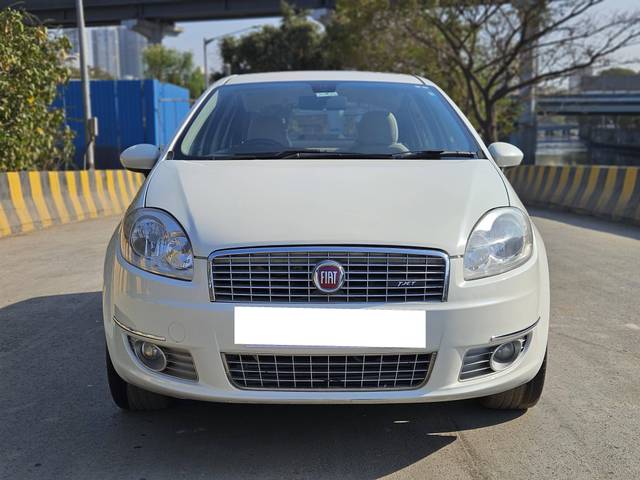 https://images10.gaadi.com/usedcar_image/4343963/original/processed_3d07bed0e5e0801f0a31550bcbf4fa2a.jpg?imwidth=6400