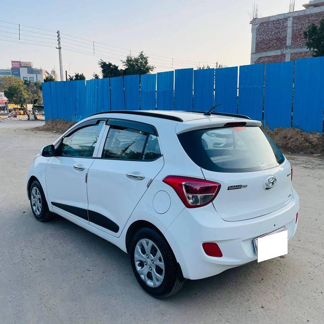 https://images10.gaadi.com/usedcar_image/4344013/original/processed_747748a7f54b82e0678bd1242a8c521a.jpg?imwidth=6402