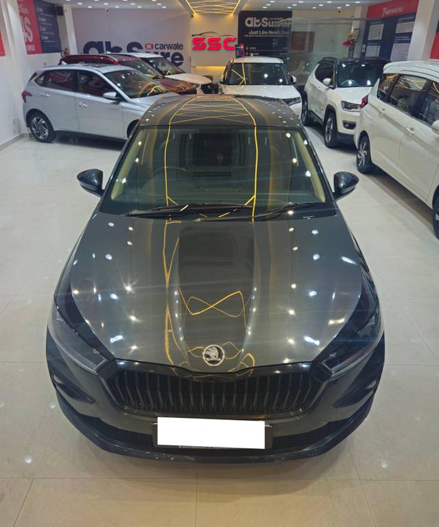 https://images10.gaadi.com/usedcar_image/4344028/original/processed_b8709892aa2cd91340c2a0bb09633deb.jpg?imwidth=6402