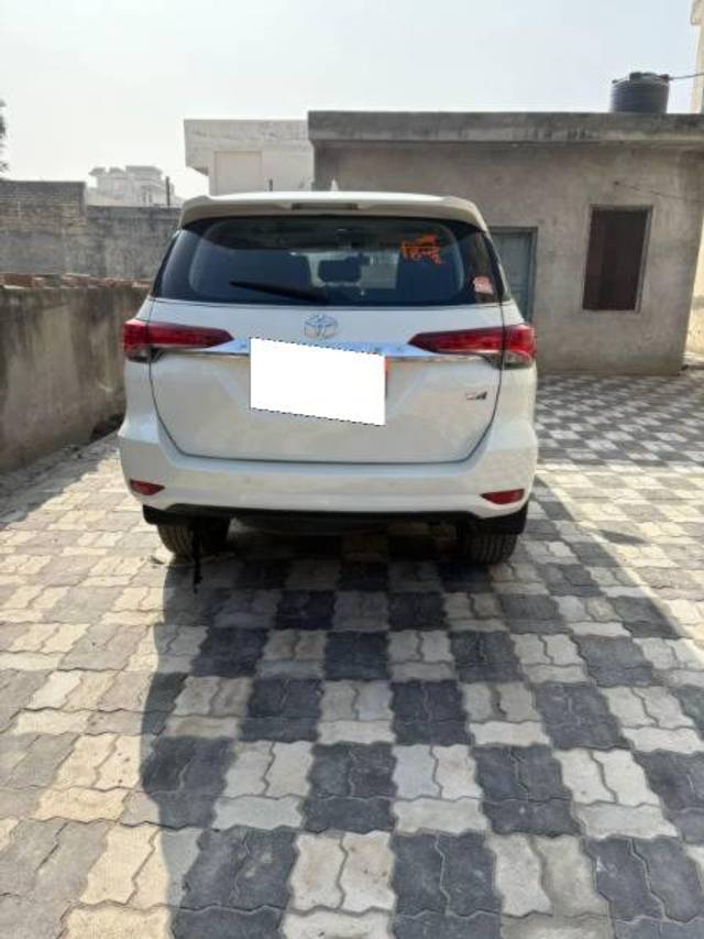 https://images10.gaadi.com/usedcar_image/4344032/original/processed_66be0783-9605-4706-a6de-dff6bda2bdbc.jpg?imwidth=6402