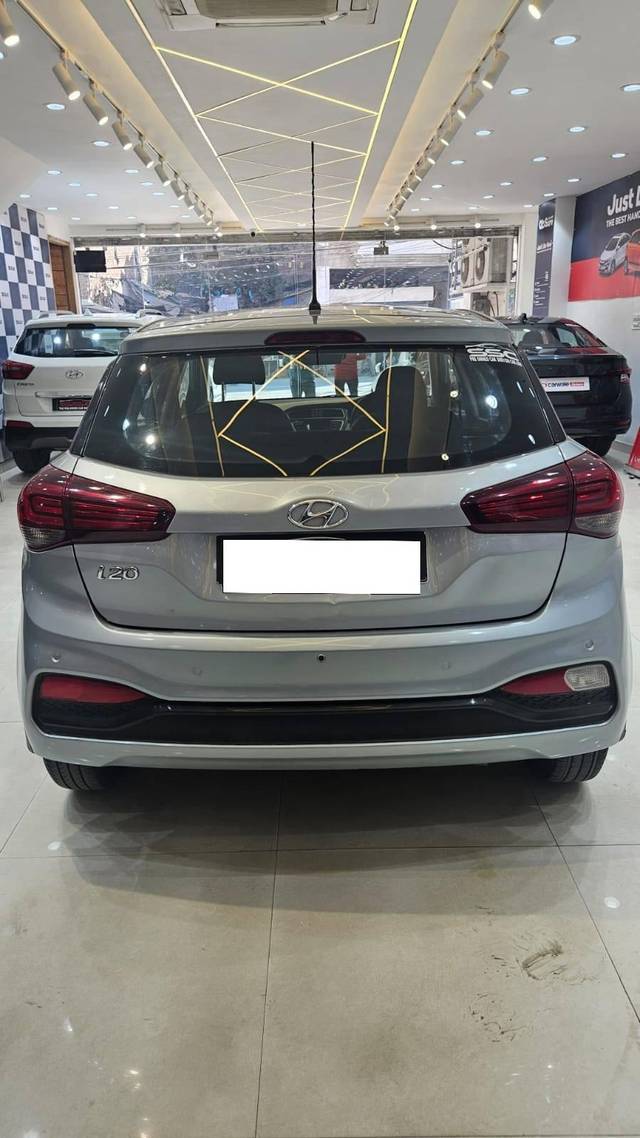 https://images10.gaadi.com/usedcar_image/4344046/original/processed_d43881817eddbaef3e044106e034e3d8.jpg?imwidth=6401